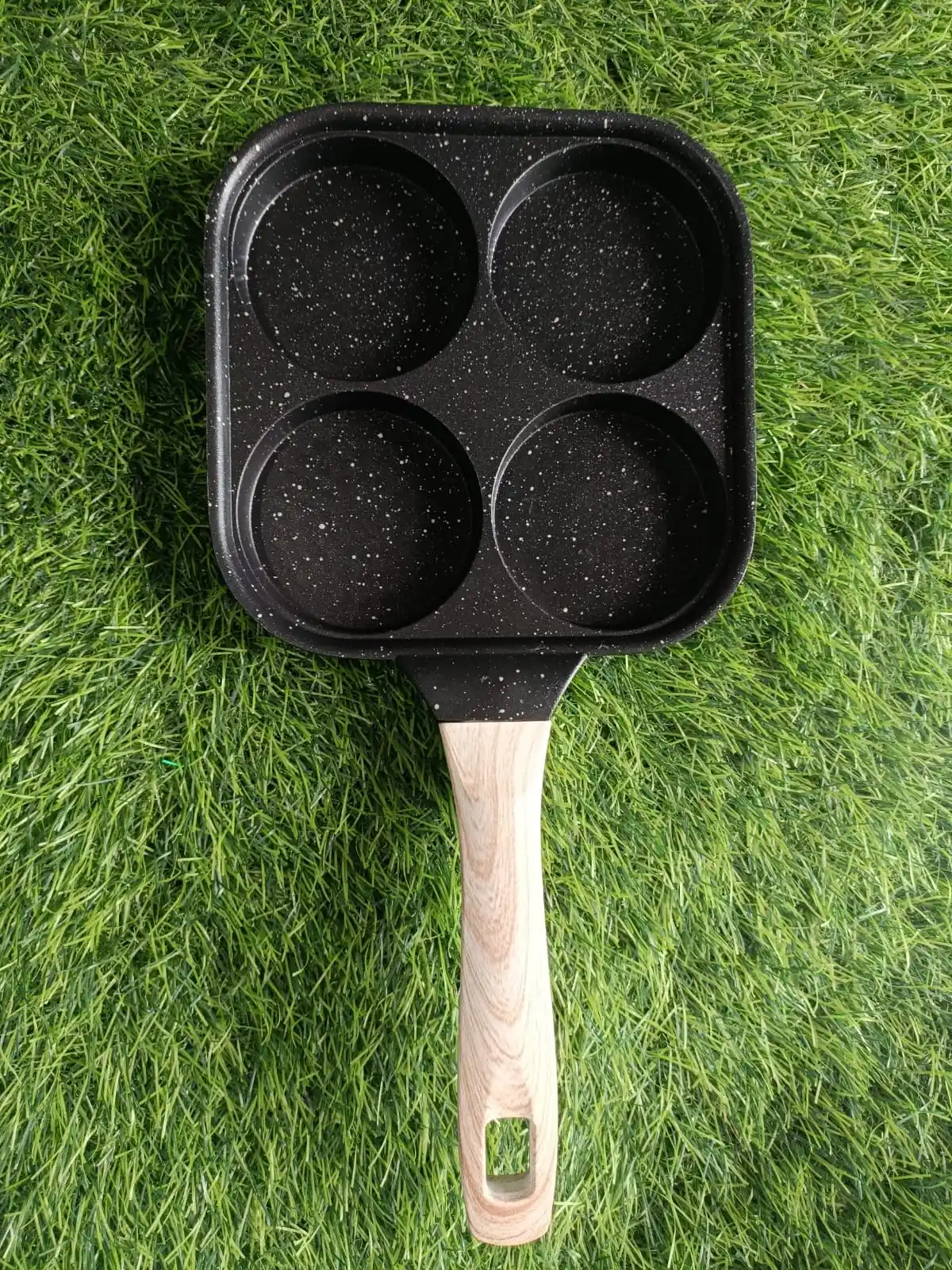 Egg fry pan with lid 4 hole